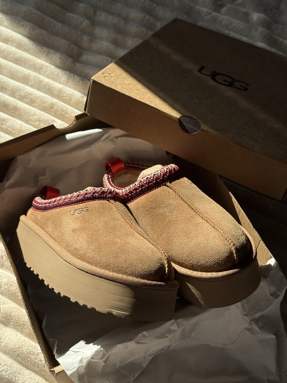 UGG 